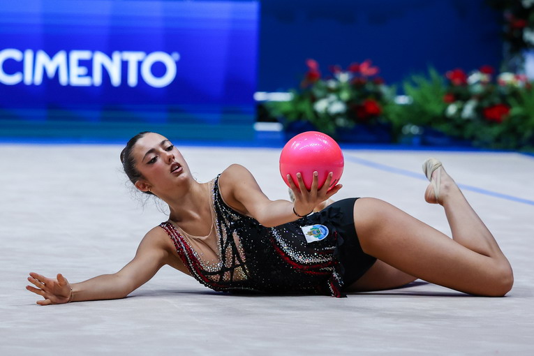 Gioia Casali e Camilla Rossi in risalto alla World Cup di ginnastica ritmica a Milano