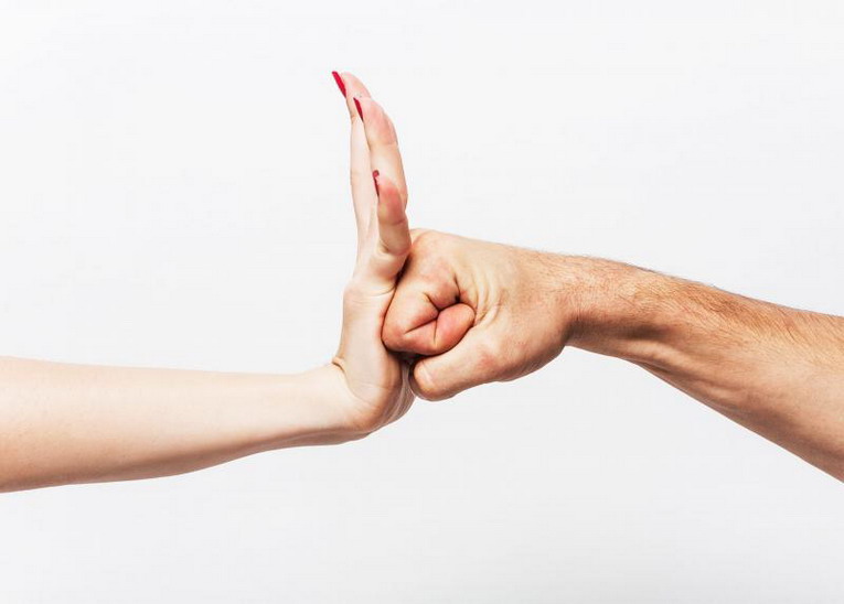 Violenza di genere: serve un impegno corale della società, non colpevolizzazioni