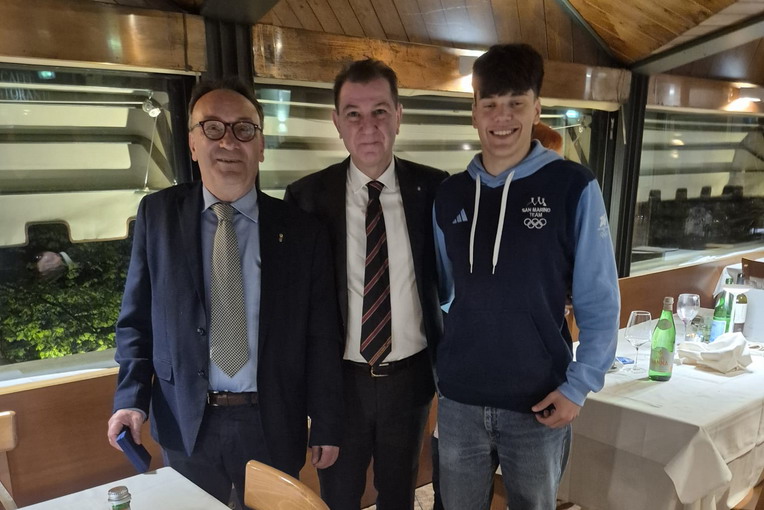 Il testimone biancoazzurro tra ghiaccio e memoria: il Panathlon celebra le Olimpiadi invernali