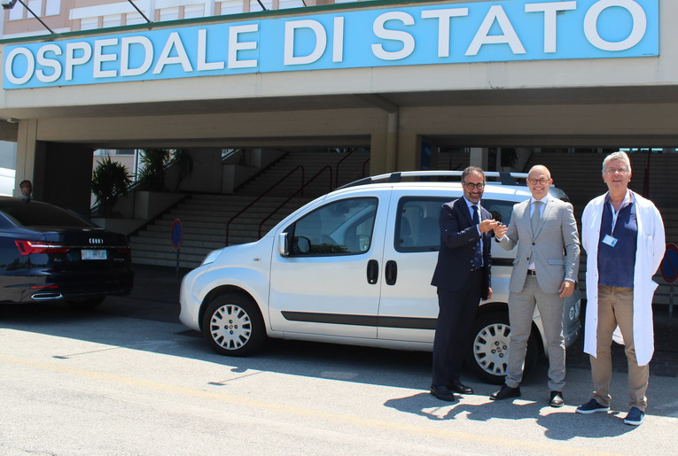 San Marino, donato all’Iss un veicolo attrezzato per il trasporto assistito di persone con disabilità